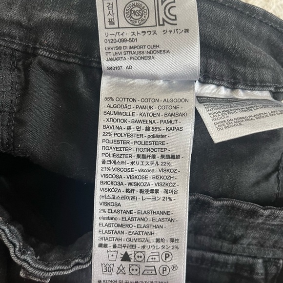 Levi’s Black 711 Skinny, Distressed Jeans Women’s Size 33 - Picture 13 of 16